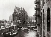 Sie interessieren sich für dieses Bild z. B. auf Fotoleinwand / Posterprint zur Dekoration für Büro und Wohnung oder als Geschenk zum Firmenjubiläum? Informieren Sie sich bitte über unsere Formate und Preise hier: www.hamburg-bilder.biz.  Falls Sie die gewünschten historischen Hamburg Motive nicht auf der hamburger- fotoarchiv.de gefunden haben: fragen Sie uns! Wir beraten Sie gerne und stellen Ihnen Vorschläge zu den unterschiedlichsten Hamburger Themengebieten zusammen.