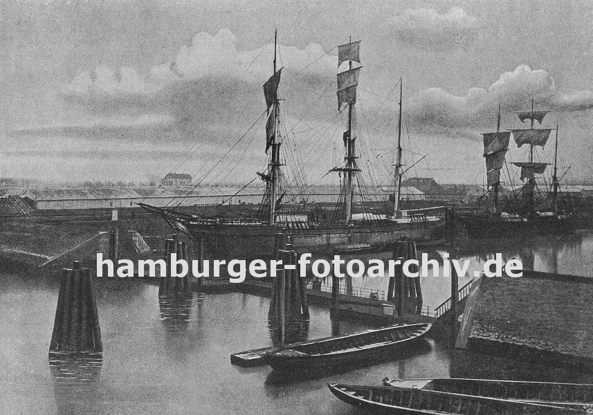 0953988 historische Fotografie vom Hamburger Hafen : der alte Hamburger Petroleumhafen lag im Areal des spteren Sdwesthafens - das Hafenbecken fr die gefhrliche Fracht wurde um 1875 angelegt. Zwei Frachtsegler liegen am Kai - im Vordergrund Ruderboote aus Holz. 