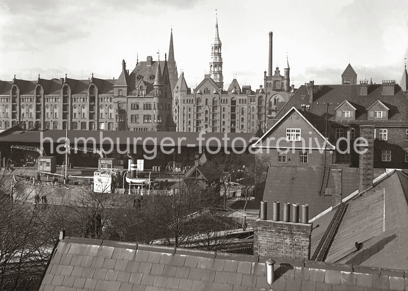 Historische Hamburg-Motive der Speicherstadt aus dem Bildarchiv der HHLA. Sandtorhafen / Sandtorkai + Speicherblcke Q + O ; ca. 1936. 